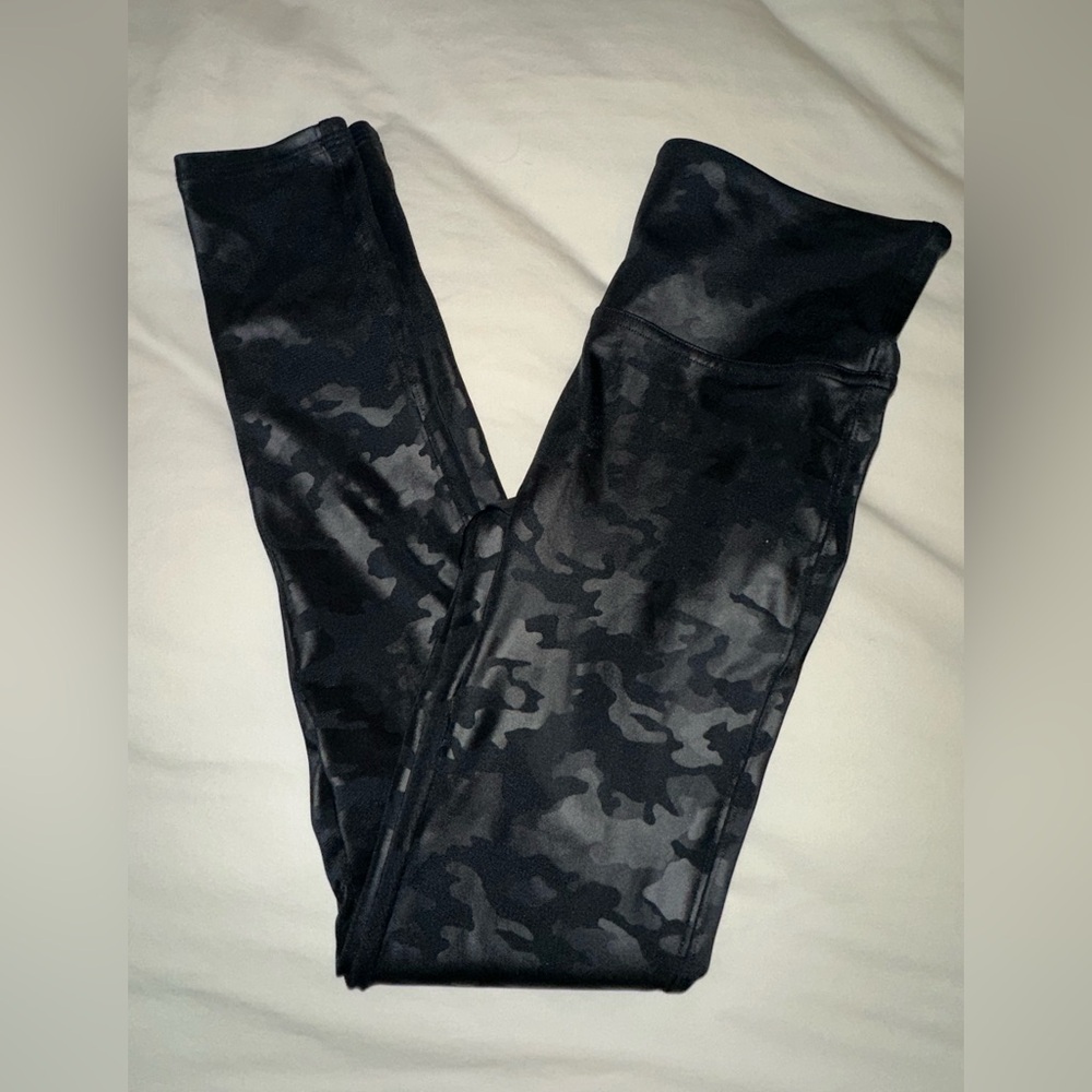 SPANX Faux Leather Camo Legging High Rise Matte Black Camo Size Small